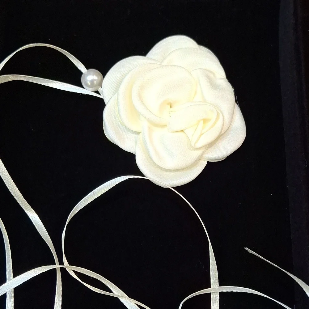 Elegant Cream Rose Ribbon Choker